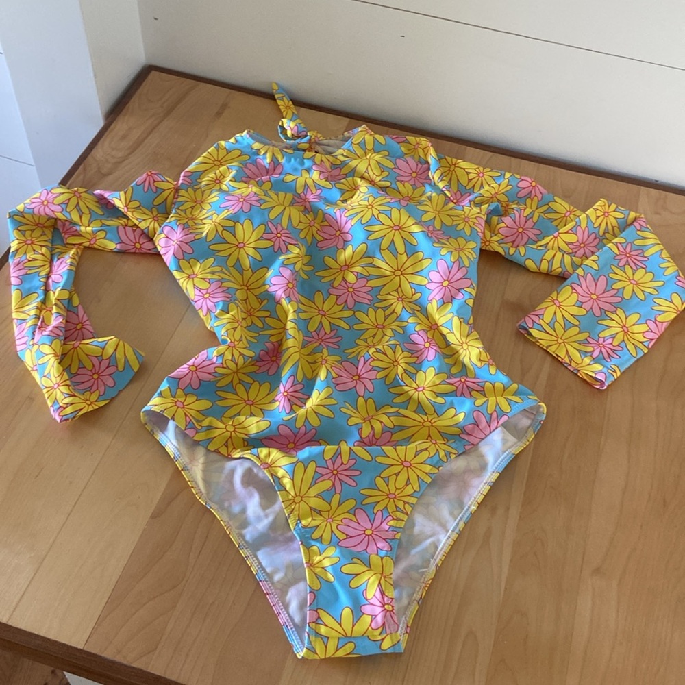 🆕 Shein one piece swim suit! Brand new, never worn just tried on! Shelf bra